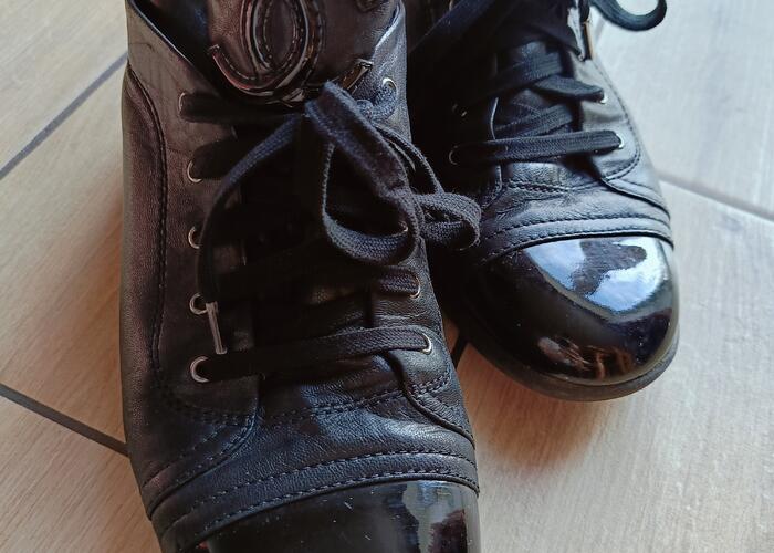Grajewo ogłoszenia: Sprzedam bardzo wygodne buty firmy chanel rozmiar 40.